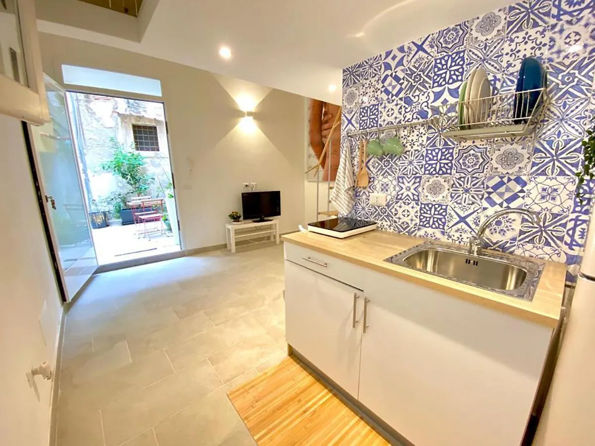Appartamento Nido con cortile vicino al Tempio di Apollo Syracuse